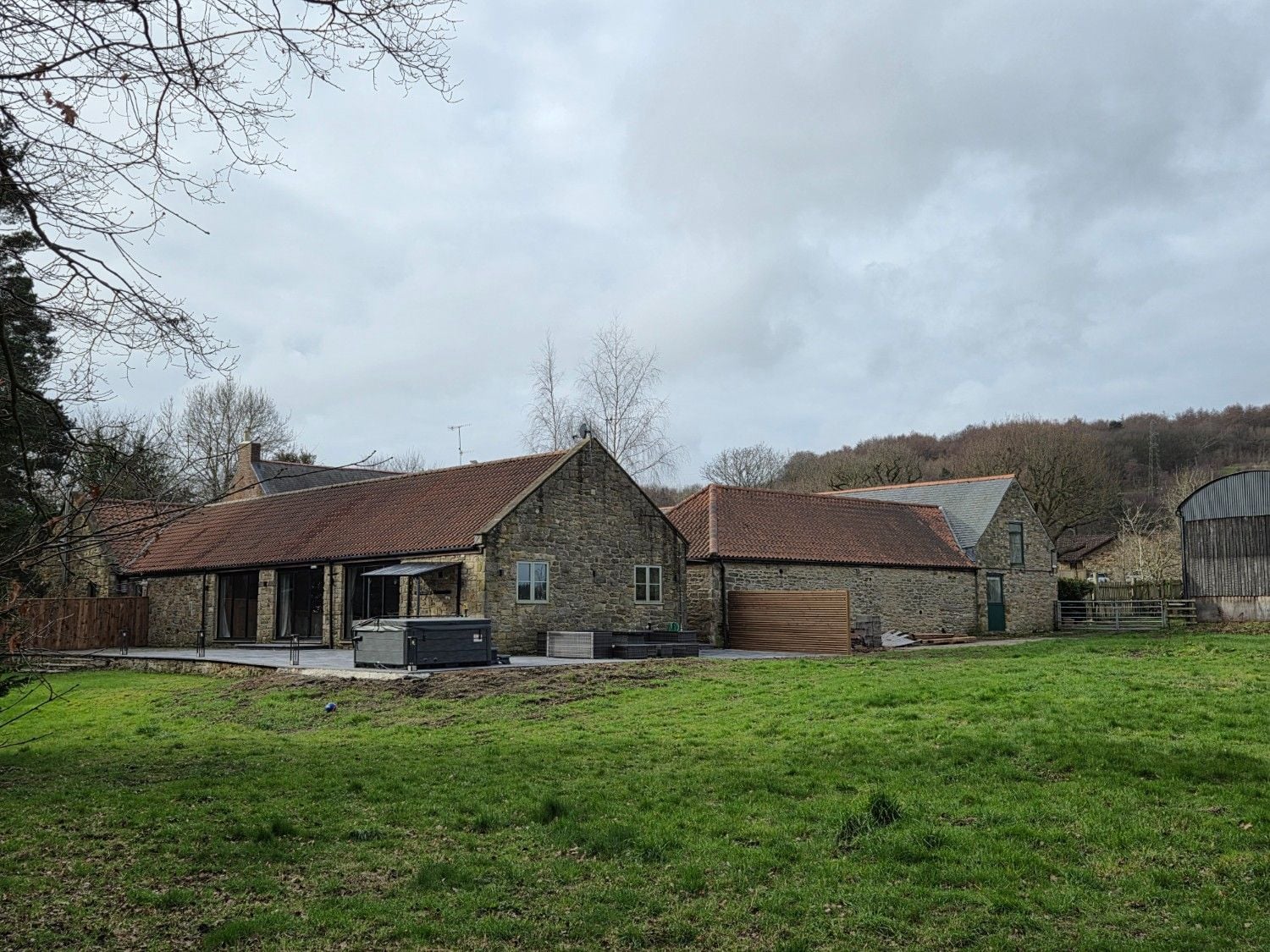 Magpie Stables for 26 Guests image 4
